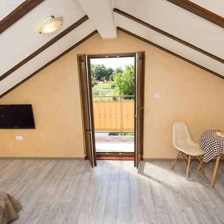 Accomodation Noki21 로비니 외부 사진